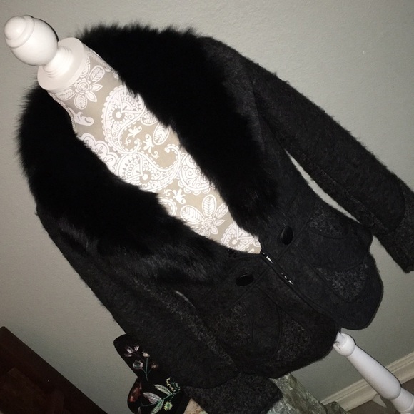 Neiman Marcus FOX FUR Collared Coat - Picture 2 of 8